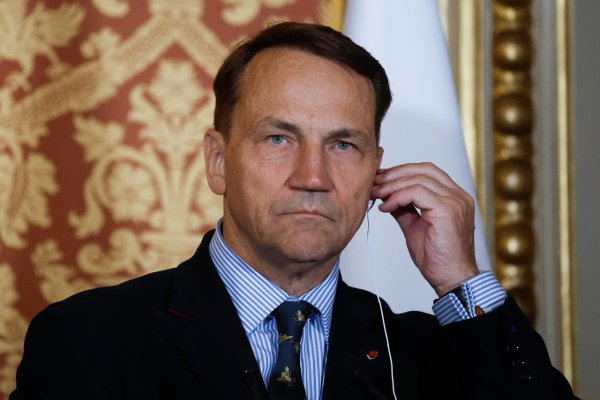 Sikorski spochybnil Peskova: Rusko aj pred útokom na Ukrajinu popieralo, že ho chystá