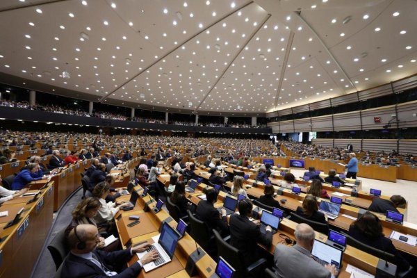 Europarlament vyzval na preverenie Slovenska, v hre je aj zmrazenie eurofondov