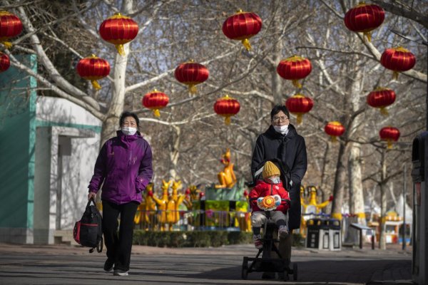 Čína oznámila prvý pokles populácie za desaťročia. Nízka pôrodnosť znepokojuce čínskych lídrov