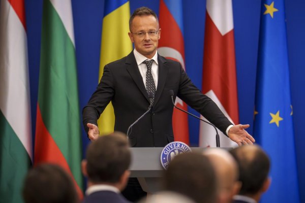 Maďarsko i Slovensko sťahujú Babiša na ruskú stranu. Návšteva ministra Szijjártóa to potvrdila