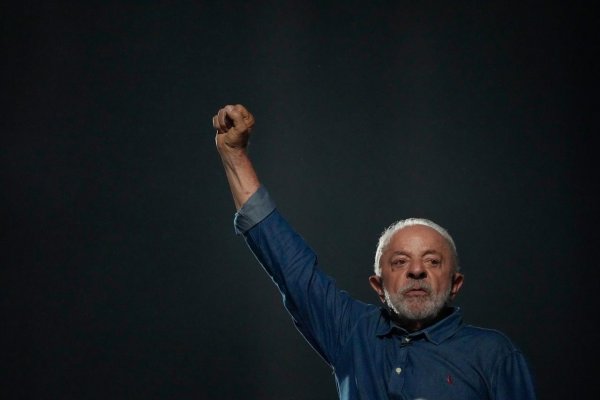 Brazília: Lula obhájil prezidentský úrad, jeho súper Bolsonaro žiada zrušenie volieb