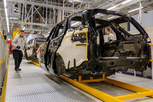 Ekonomika sa postupne otvára, nezamestnanosť však stúpa