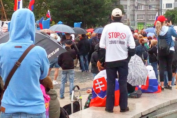 Protesty v Bratislave pokračovali aj vo štvrtok. Zasahovala polícia aj záchranné zložky
