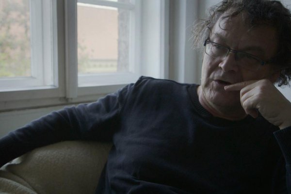 Martin Mojžiš predstavuje svoju knihu Štyri prsty tapíra