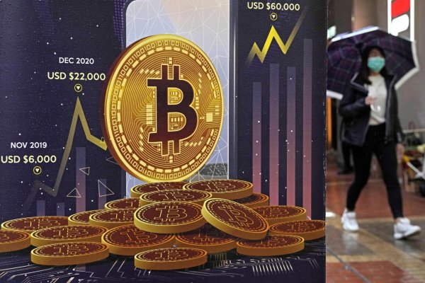 Bitcoin za uplynulý týždeň stratil viac ako pätinu hodnoty