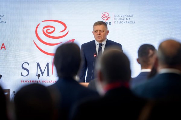 Agrokomplex sa v pondelok stal miestom, kde sa začal Ficov pád