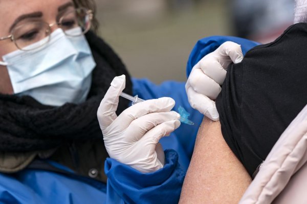 Čínskou vakcínou proti covid-19 zaočkovali už takmer milión ľudí