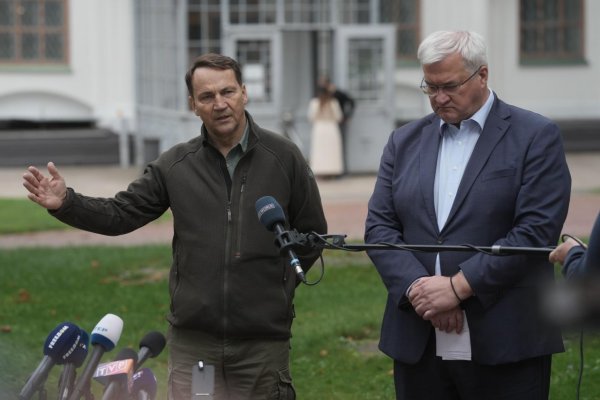Po útoku na vlak na trati do Varšavy obvinil Sikorski Putina z eskalácie, minister vnútra ho označil za teroristický čin