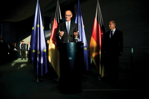 Kariéra Friedricha Merza je plná nepochopiteľných prešľapov a zbytočných chýb