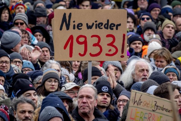 V Nemecku sa na protestov proti pravicovej strane AfD zúčastnilo minimálne 300.000 ľudí