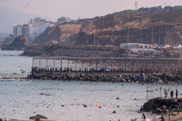 Do Ceuty zrejme prišlo koncom júla až 80-tisíc migrantov