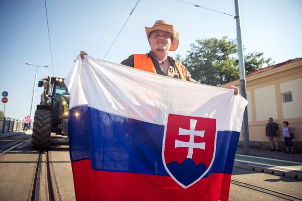 Prešiel rok a problémy trvajú, farmári prišli opäť obsadiť Bratislavu