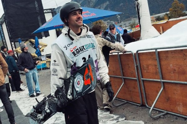 Slovenský snowboardista je opäť bližšie k zimnej olympiáde: Famózny výkon Jaroša aj napriek zraneniu