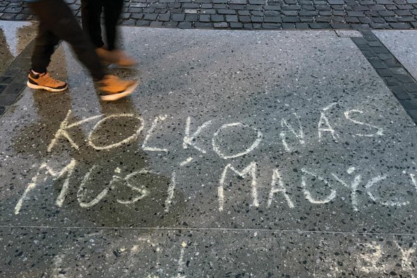 Študenti naprieč Slovenskom sa spájajú, aby vyjadrili znepokojenie nad krokmi súčasnej vlády