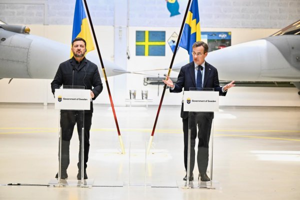 Ukrajina kúpi 20 stíhačiek Gripen, Švédsko jej daruje 16 ďalších staršieho typu