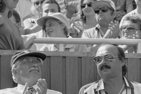 Petr Pithart: Klaus chcel budovať kapitalizmus. Jeho kupónová privatizácia ľuďom o kapitalizme vzala ilúzie