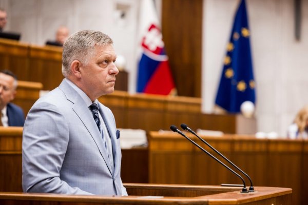 Je Fico sklenená cibuľa?