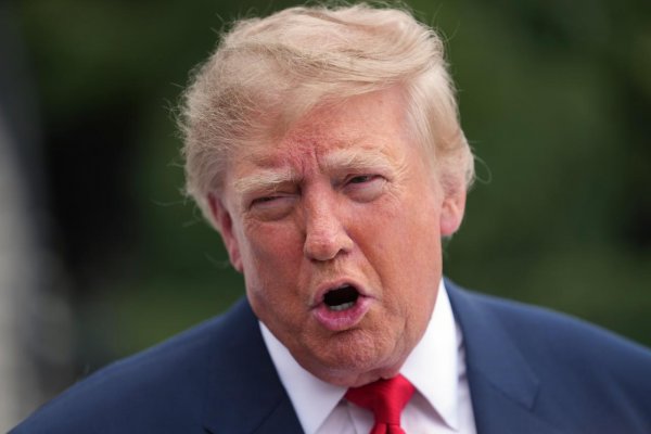 Trump: Ukrajina by mala vymeniť prezidenta a neútočiť na ruské rafinérie