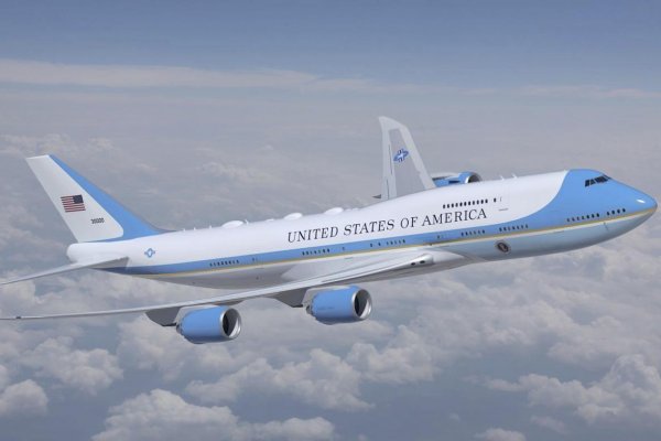Biden zrušil Trumpov farebný dizajn pre Air Force One