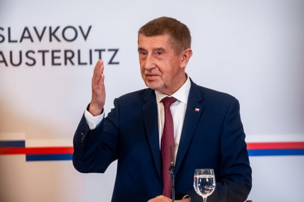 Babiš tvrdí, že ak prezident Pavel poletí na summit NATO, poškodí tým Česko v zahraničí