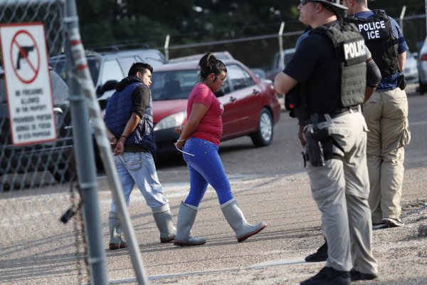 Imigračná polícia zatkla v USA 680 nelegálnych imigrantov