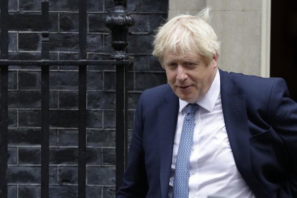 Premiér Johnson nemieni odstúpiť, aby umožnil odklad brexitu