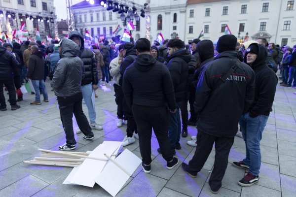 Na mítingu Fideszu bili protestujúcich, primátor mesta Győr podáva trestné oznámenie