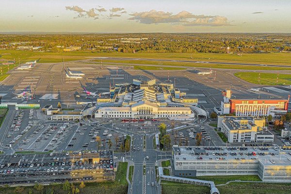 Litva vyhlásila pohotovosť pre hrozbu dronov, Vilnius dočasne uzavrel letisko