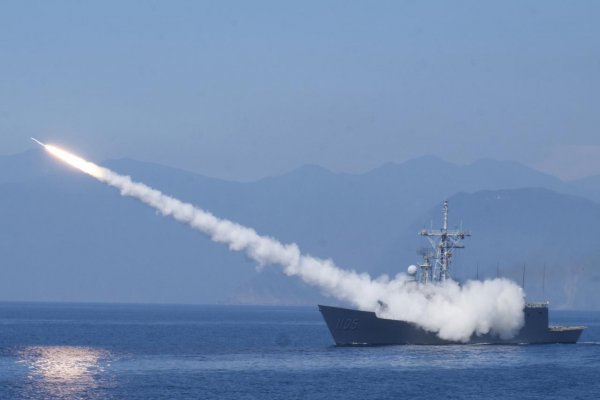 Čína odpálila 11 balistických striel do mora pri taiwanskom pobreží