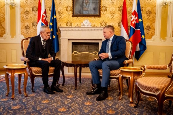 Fico rokoval s rakúskym prezidentom Van der Bellenom o ekonomike aj Ficovej ceste do Moskvy
