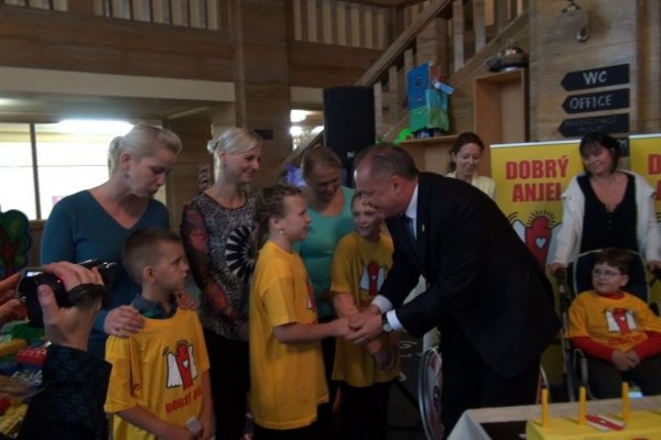 Dobrému anjelovi poslali ľudia za 10 rokov 34 miliónov eur