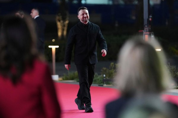 Ukrajina spustí reformu v armáde, zvýši platy a umožní demobilizáciu, vyhlásil Zelenskyj