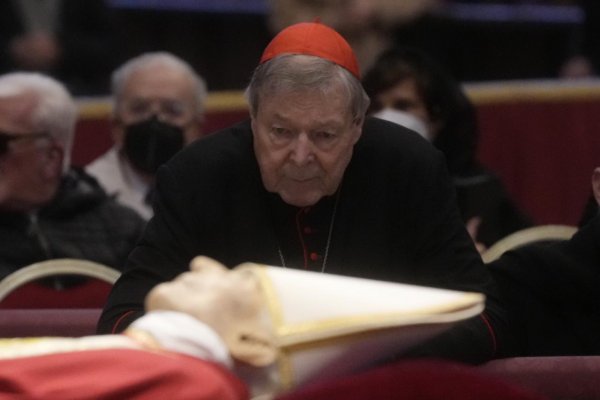 Vo veku 81 rokov zomrel kontroverzný kardinál Pell