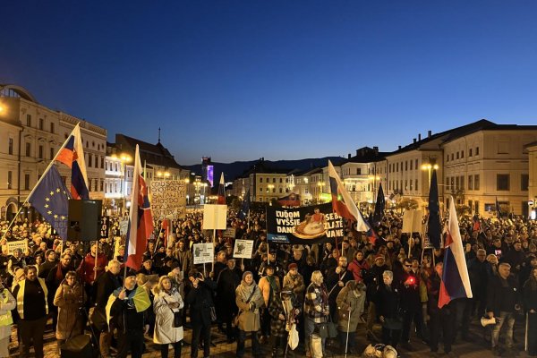 Takto vyzeralo protestné zhromaždenie v Banskej Bystrici 7. 3. 2025