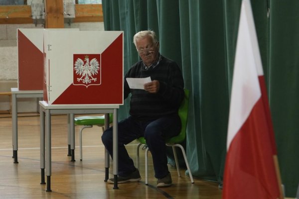 V Poľsku sa koná druhé kolo prezidentských volieb