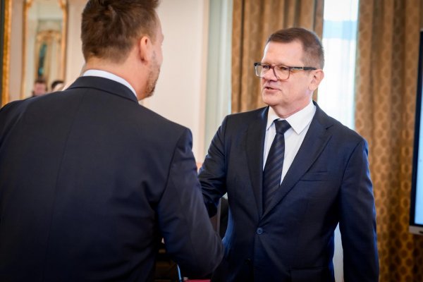 PS, SaS, KDH a Demokrati spoločne vyzvali prezidenta, aby nepodpísal poverovacie listiny pre Kmeca a Radačovského
