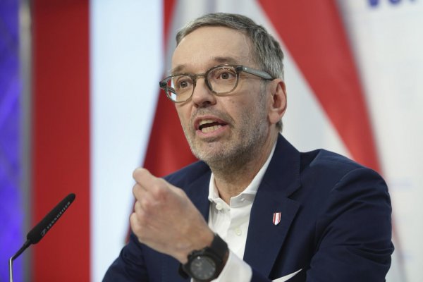 Líder FPÖ Kickl do koaličných rokovaní prizve ľudovcov z ÖVP