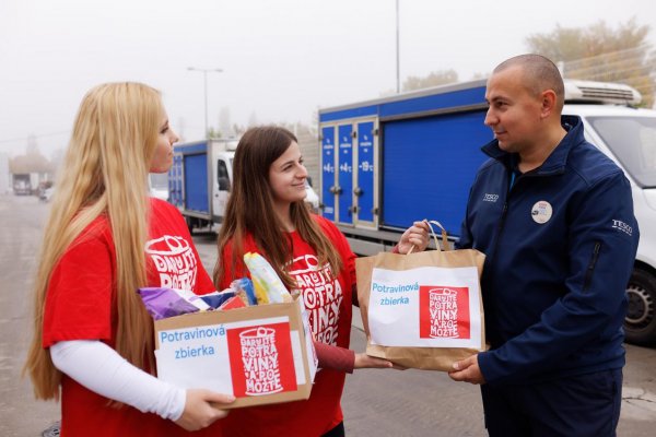 Krajšie Vianoce pre ľudí v núdzi: Tesco spúšťa najväčšiu potravinovú zbierku, pomôcť môže každý