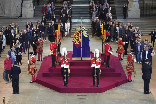 Alžbetu II. pochovajú vedľa jej manžela na Windsorskom hrade