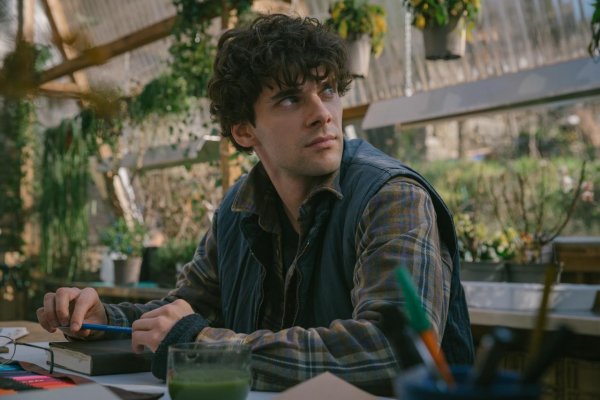 Aké je to objavovať city v dospelosti? Seriál Záhradník skúma, či sú emócie príťažou alebo požehnaním