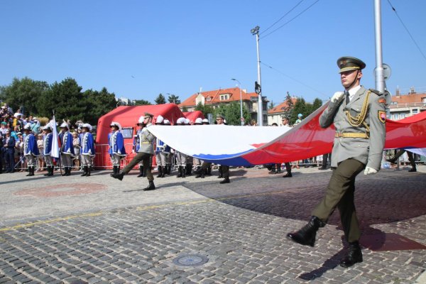Vlajka, ktorú zneuctili jej tvorcovia ešte pred jej vyvesením