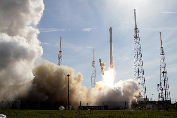 Úspešný let rakety Falcon 9 je prelomovou udalosťou