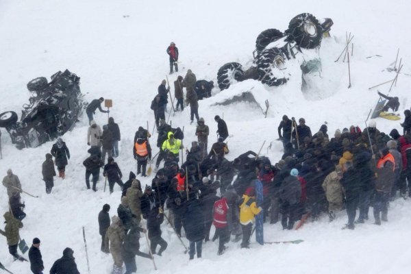Počet obetí dvoch lavín na východe Turecka stúpol na najmenej 38