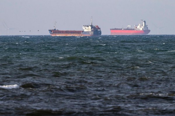 Rusko zvažuje nasadenie vojenských lodí na ochranu svojej „tieňovej flotily“