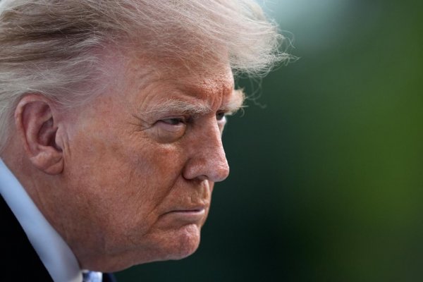 Trump musí CNN, MS NOW a Politicu obnoviť prístup do Bieleho domu, rozhodol súd