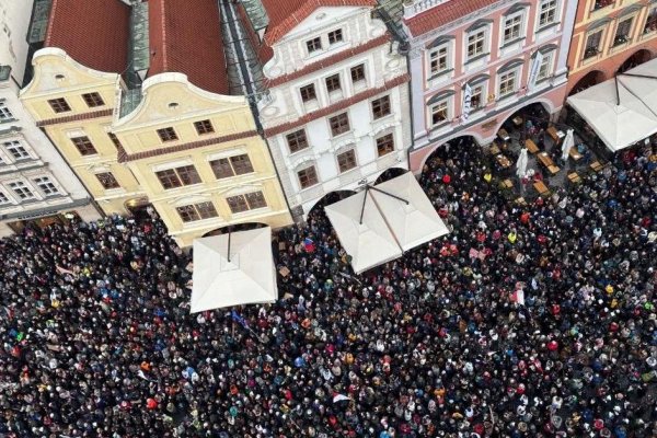 Ľudia v Prahe protestovali proti plánu Babišovej vlády previesť financovanie verejnoprávnych médií na štát