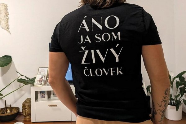 Duchovno-právna sekta Živí ľudia: Keď sa rodný list stáva karmickými okovami