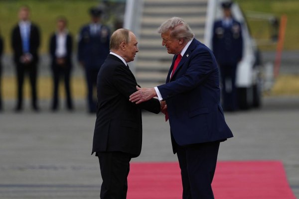 Trump sa na Aljaške zvítal s Putinom