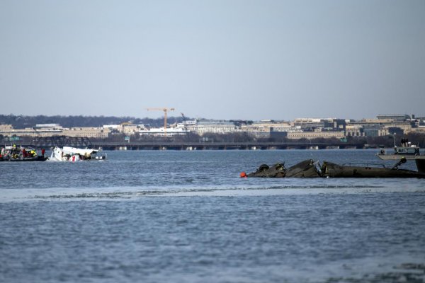 Objavili čierne skrinky lietadla, ktoré sa vo Washingtone zrazilo s vrtuľníkom