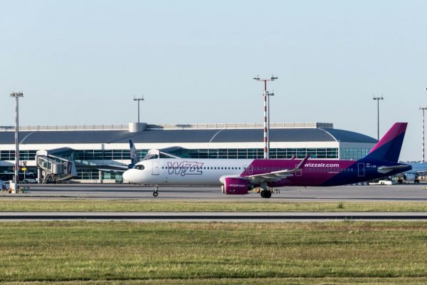 Polícia zasahuje na letisku v Prahe pre anonym o blížiacich sa dronoch